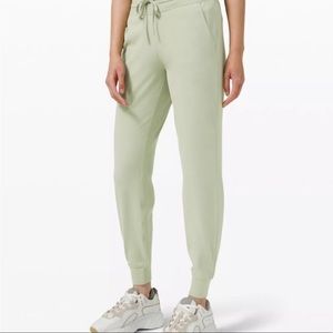 LULULEMON- READY TO RULU JOGGER 7/8